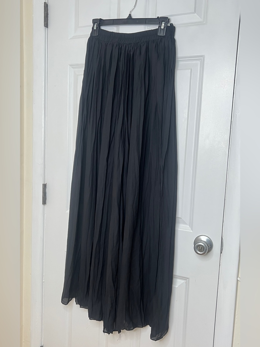 Express Wide-Leg Black Pleated Palazzo Pants - Picture 9 of 9